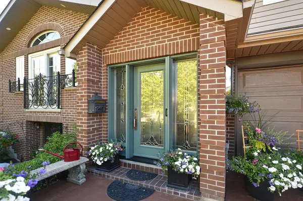 185 Sloane AVE, Toronto C13, ON M4A 2C5