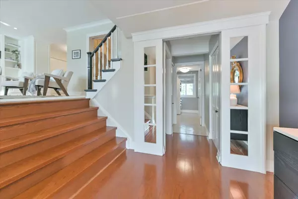 185 Sloane AVE, Toronto C13, ON M4A 2C5