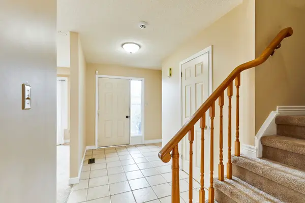 804 Mahina ST, Oshawa, ON L1J 7S2