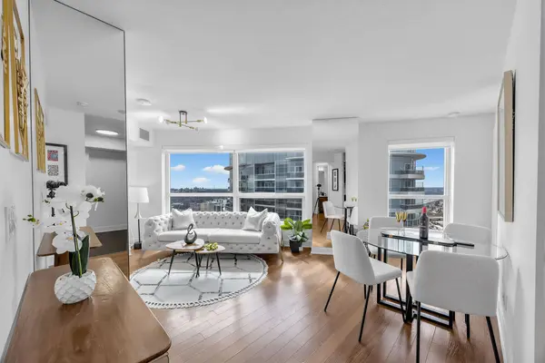 135 Village Green SQ #3918, Toronto E07, ON M1S 0G4