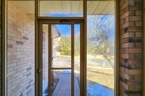 5 Valley Crescent N/A, Aurora, ON L4G 4S2