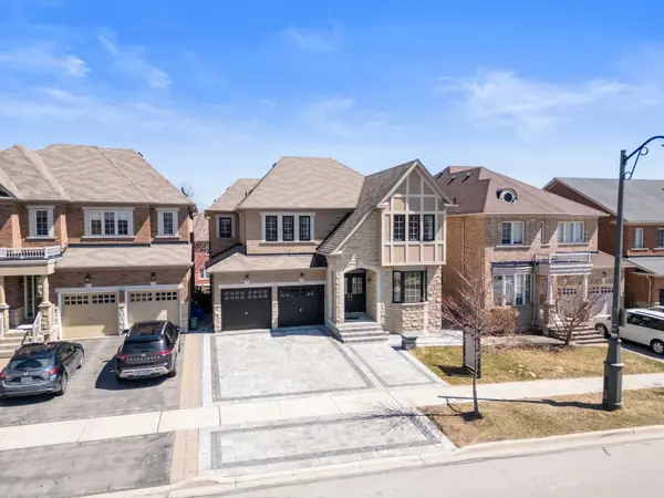 433 Mavrinac BLVD, Aurora, ON L4G 0J8