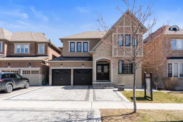 433 Mavrinac BLVD, Aurora, ON L4G 0J8