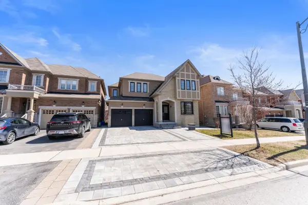 433 Mavrinac BLVD, Aurora, ON L4G 0J8