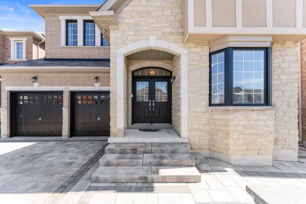 433 Mavrinac BLVD, Aurora, ON L4G 0J8