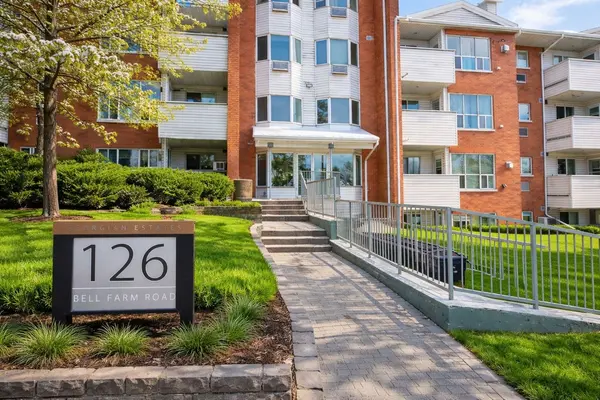 126 Bell Farm RD #113, Barrie, ON L4M 6J3