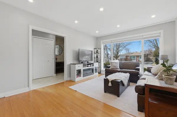 35 Doncaster DR, Brampton, ON L6T 1S8