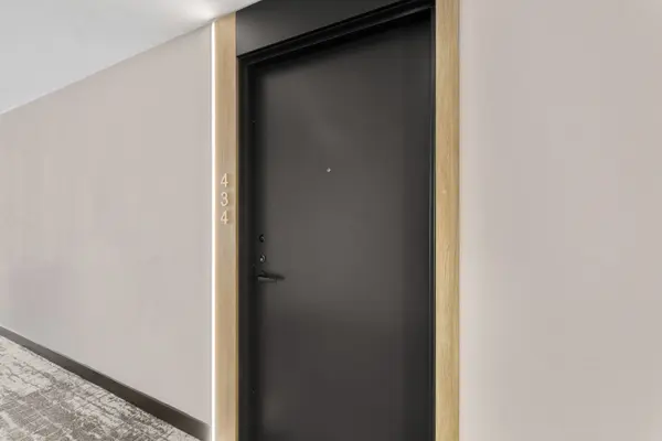 215 Lakeshore RD W #434, Mississauga, ON L5H 0A7