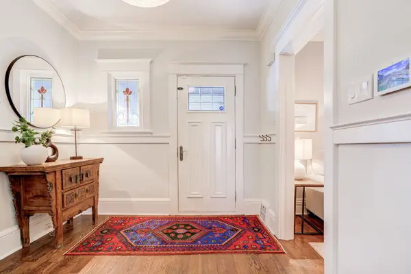 19 Rowland ST, Toronto W02, ON M6P 1M2