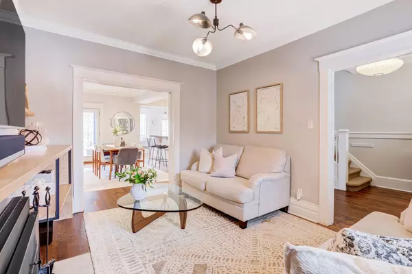 19 Rowland ST, Toronto W02, ON M6P 1M2