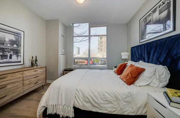 2379 Central Park DR #101, Oakville, ON L6H 0E3