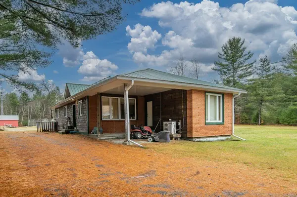 14 West Park LN, Addington Highlands, ON K0H 2G0