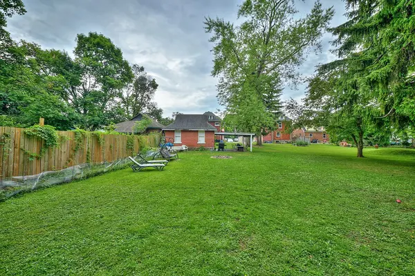 218 Phipps ST, Fort Erie, ON L2A 2V5