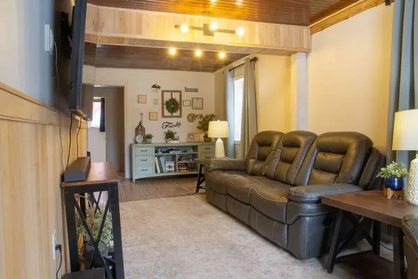 69 Bridge ST, Addington Highlands, ON K0H 1L0