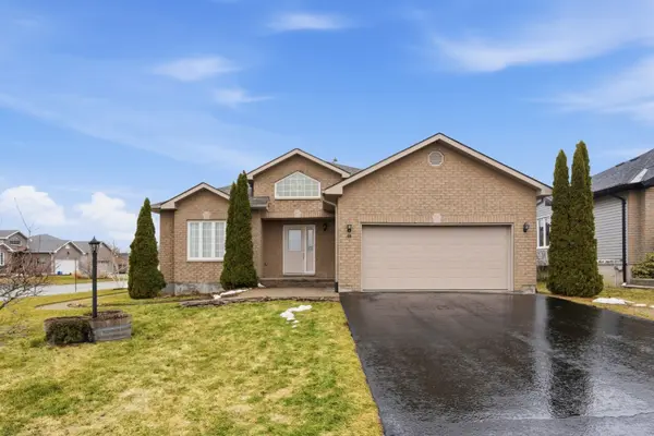 68 Maplehurst CRES, Prince Edward County, ON K0K 3L0