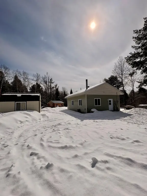 682 Donald ST, Papineau-cameron, ON P0H 1V0