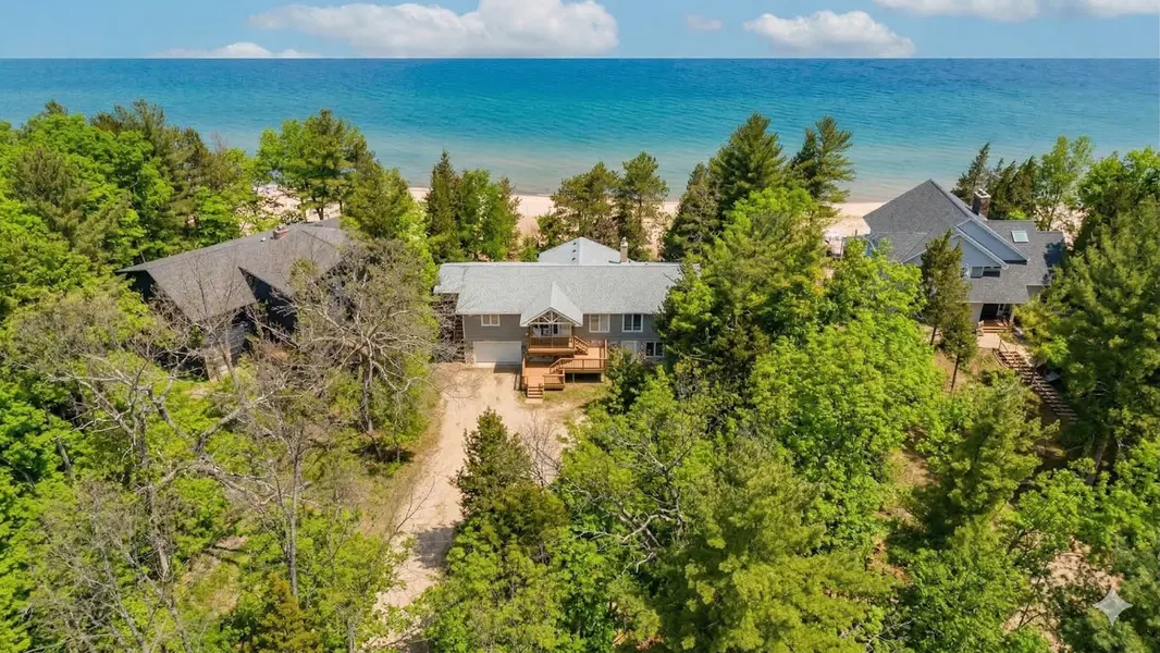 9856 Huron PL, Lambton Shores, ON N0M 1T0