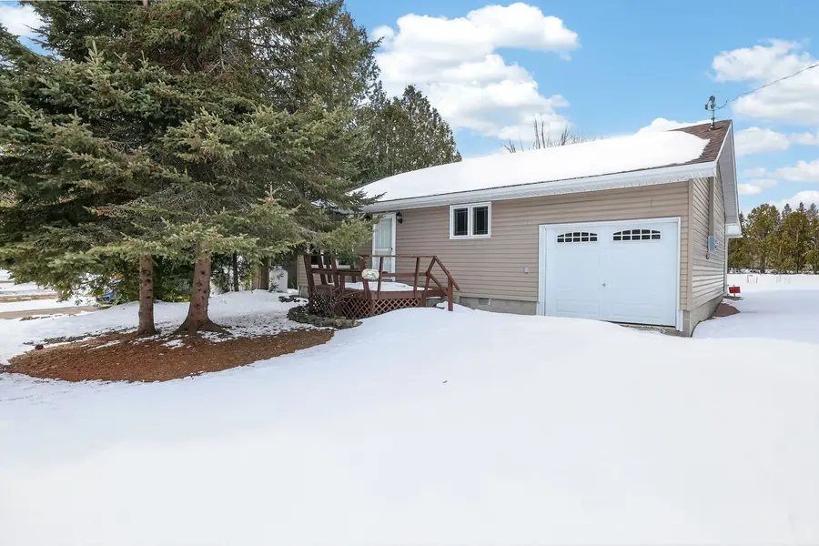 21 Treewood LN, Kawartha Lakes, ON K0M 2B0