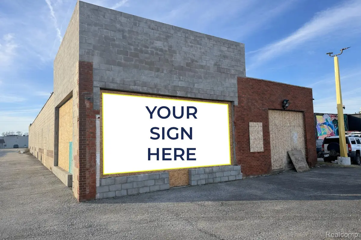 27877 Groesbeck HWY, Roseville, MI 48066