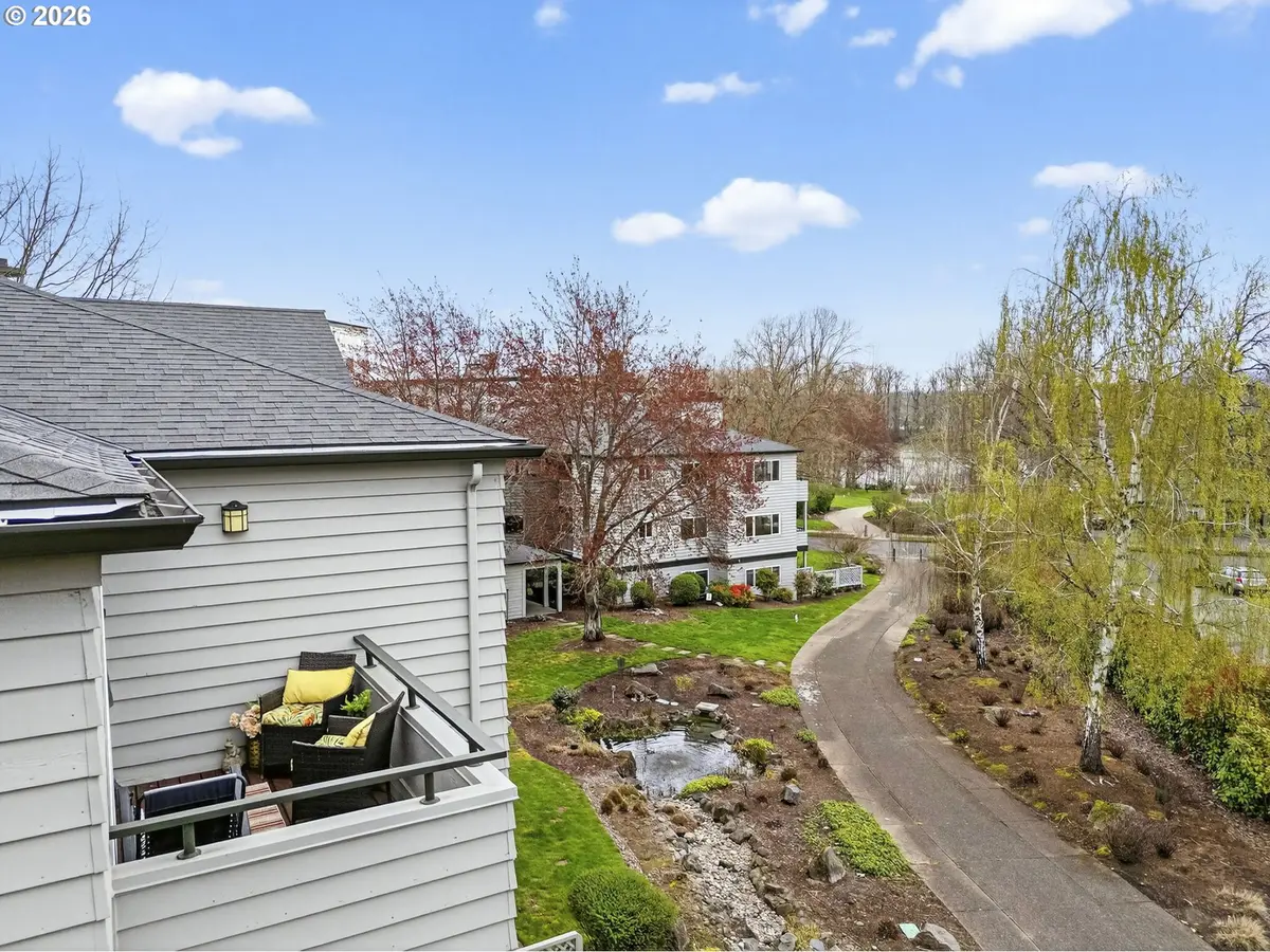 4970 S Landing DR #304, Portland, OR 97239