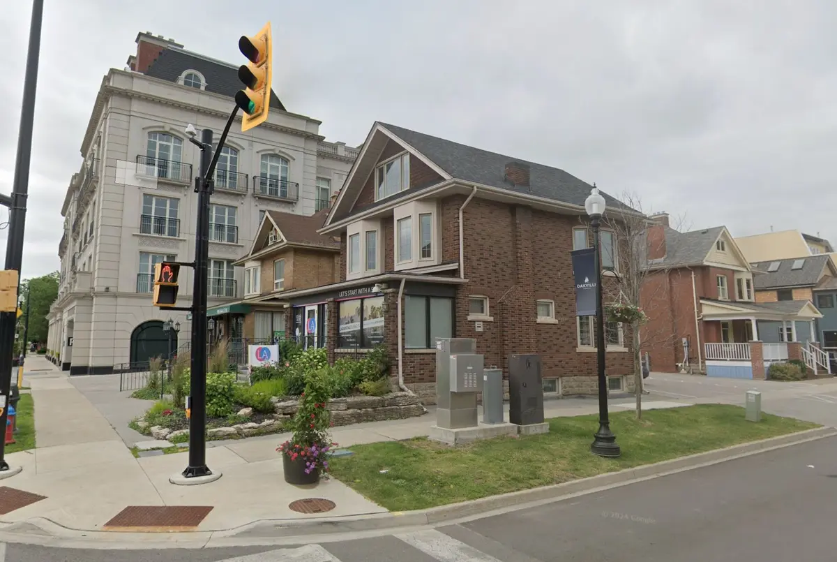 123 Trafalgar RD, Oakville, ON L6J 3G4