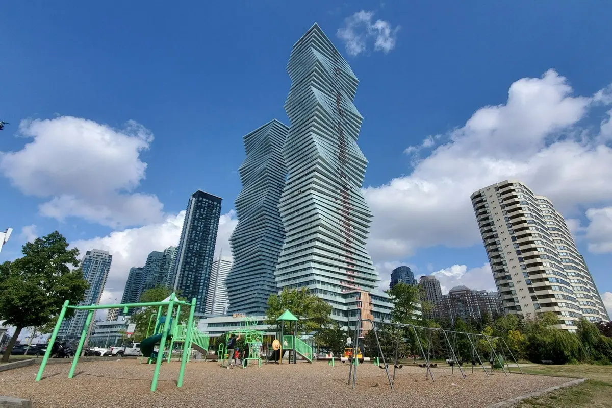 3883 Quartz RD #1808, Mississauga, ON L5B 0M4