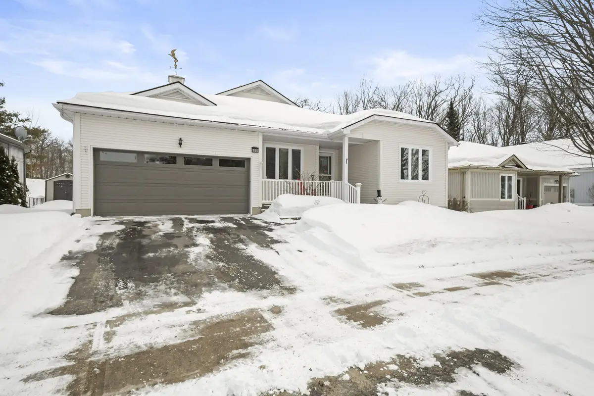 111 Pineridge Gate, Gravenhurst, ON P1P 1Z2