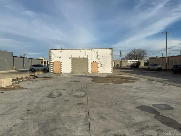 27877 Groesbeck HWY, Roseville, MI 48066