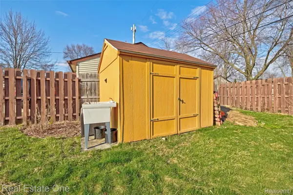 27732 Dartmouth ST, Madison Heights, MI 48071