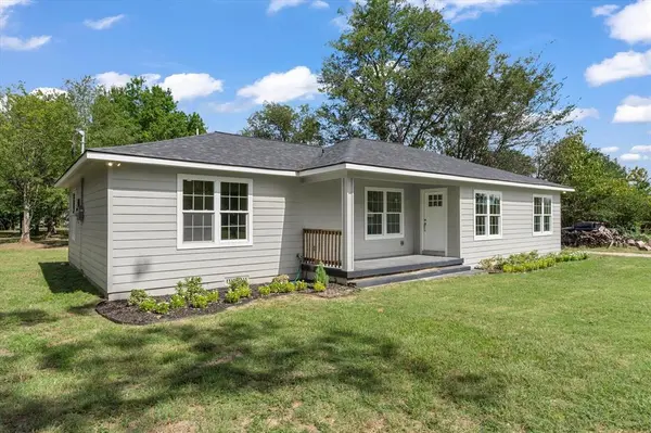 229 E Nevada,  Van,  TX 75790