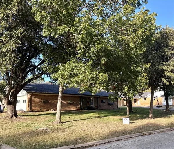 1417 Oak Hills Drive, Graham, TX 76450