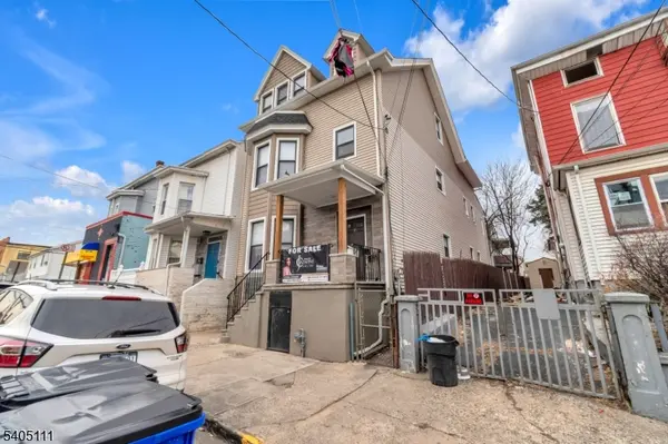 25 Oak St, Paterson City, NJ 07501