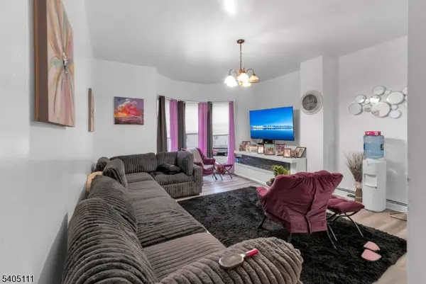 25 Oak St, Paterson City, NJ 07501