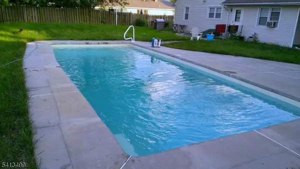 88 Coolidge Ave, Carteret Boro, NJ 07008