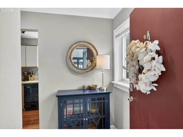 4970 S Landing DR #304, Portland, OR 97239