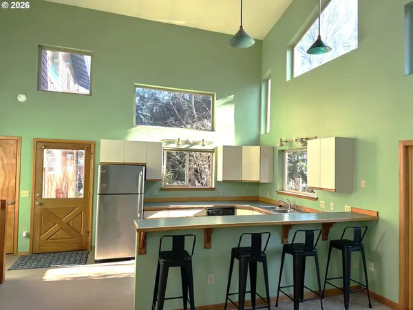 277 N DOLPHIN ST, Rockaway Beach, OR 97136