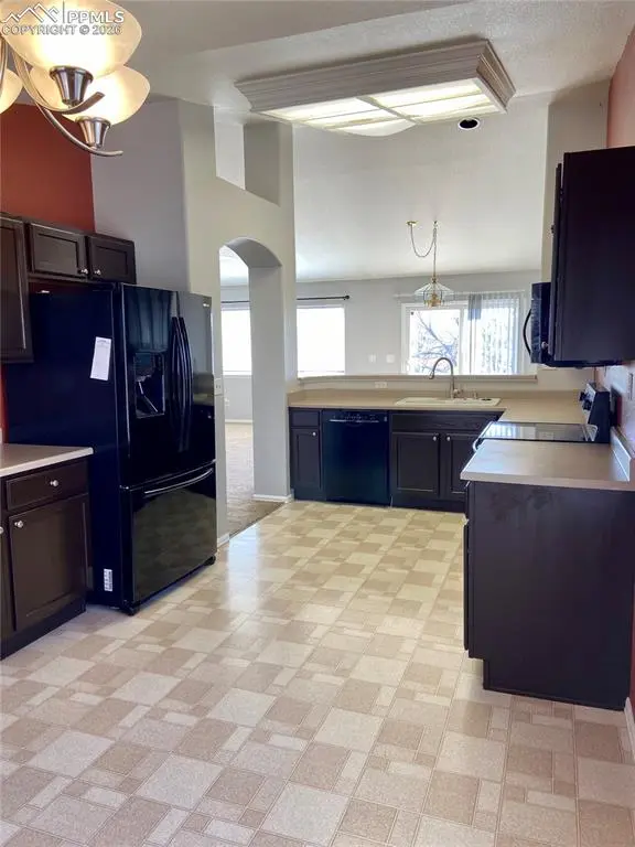 875 Aspenglow LN, Colorado Springs, CO 80916