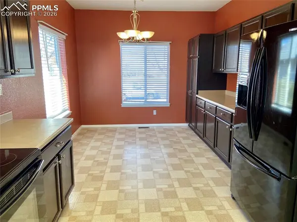 875 Aspenglow LN, Colorado Springs, CO 80916