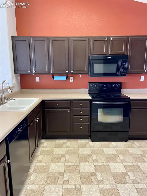 875 Aspenglow LN, Colorado Springs, CO 80916