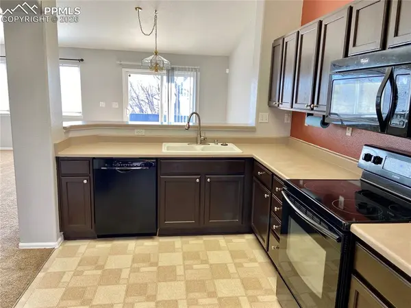 875 Aspenglow LN, Colorado Springs, CO 80916