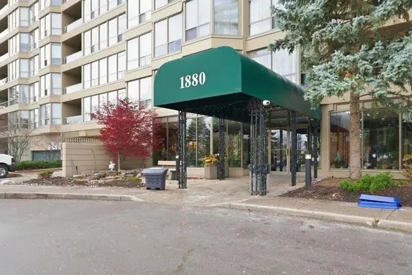 1880 Valley Farm RD #423, Pickering, ON L1V 6B3