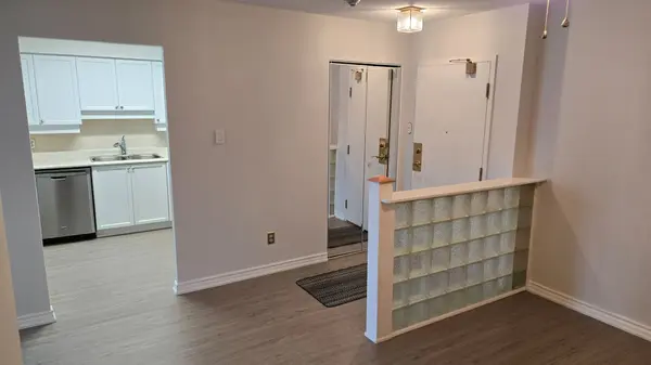 1880 Valley Farm RD #423, Pickering, ON L1V 6B3