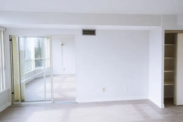 1880 Valley Farm RD #423, Pickering, ON L1V 6B3