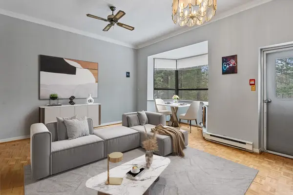 166 Olive ST #105, East Gwillimbury, ON L9N 1M9