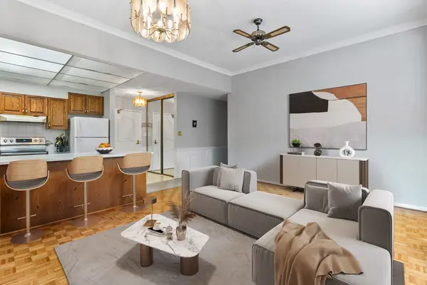 166 Olive ST #105, East Gwillimbury, ON L9N 1M9