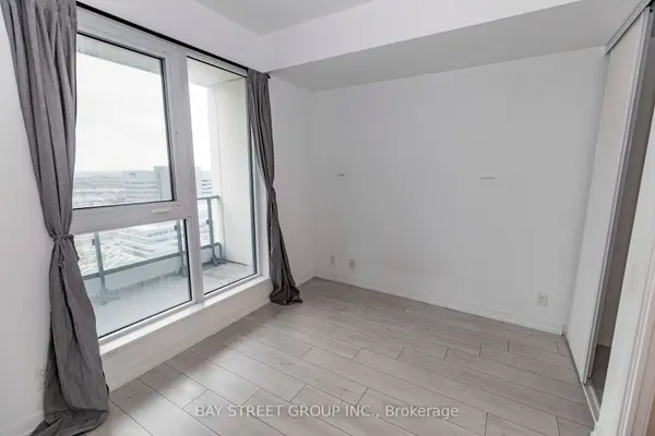 950 Portage Pkwy Pkwy #2607, Vaughan, ON L4K 0J7