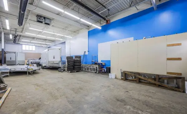 4 Industrial RD, Caledon, ON L7E 1K6