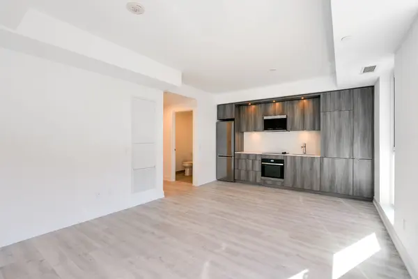 25 Cordova AVE #219, Toronto W08, ON M9A 0E5