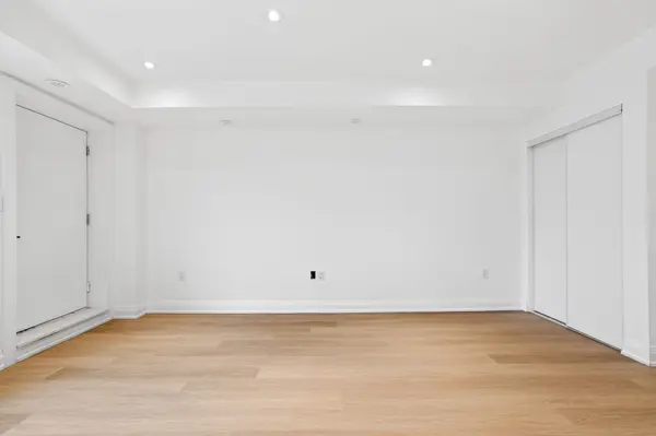 218 Aileen AVE #A, Toronto W03, ON M6M 1G4