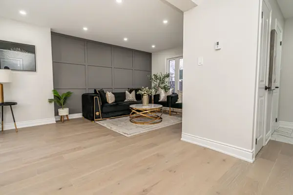 20 Hayden CT, Brampton, ON L6S 1Y3